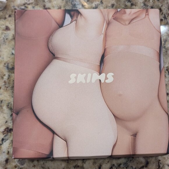 NEW Skims Maternity Short 4x/5x - Picture 1 of 3